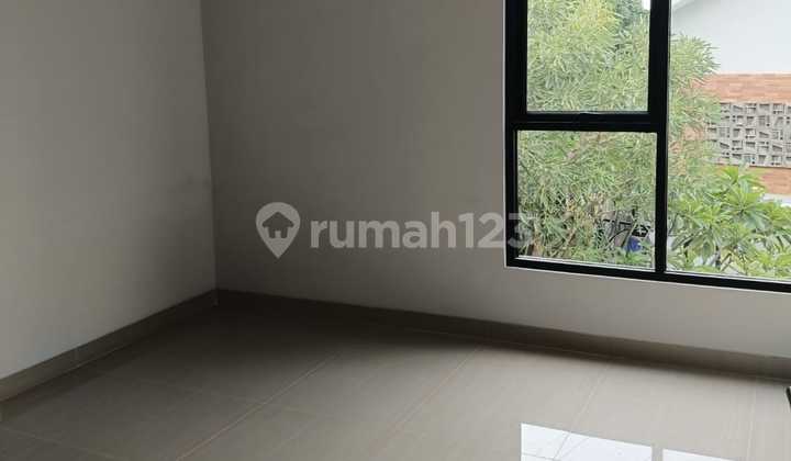 Rumah Bagus 2 Lantai Baru Siap Huni Keren di Bintaro