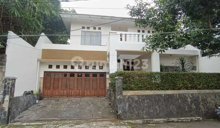 Rumah Dekat Kampus Rapi Cocok Untuk Hunian Asri .nyaman Bintaro Jaya 