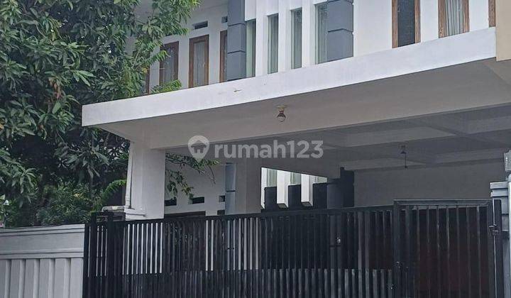 Dijual Rumah Modern Minimalis di Tengah Kota Serpong 1