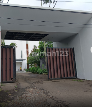 For quick sale: 1 plot of land with building, cheap, area 147 m2 on Jl Bea Cukai, South Tangerang City. For quick sale: 1 plot of land with building, cheap, area 147 m2 on Jl Bea Cukai, South Tangerang City.