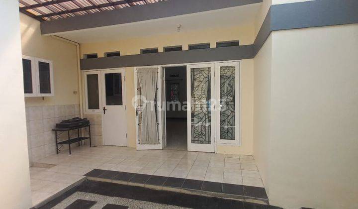 Rumah di Kota Baru Parahyangan, Nyaman Strategis Semi Furnished 2