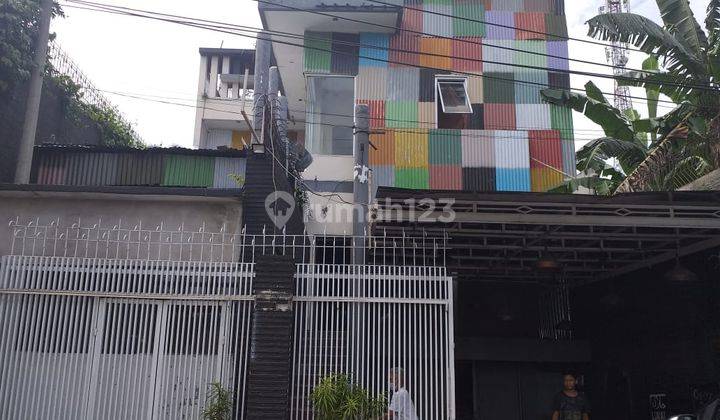 Ruko di Bandung Barat, Ada Kolam Renang, 3 Lantai 5