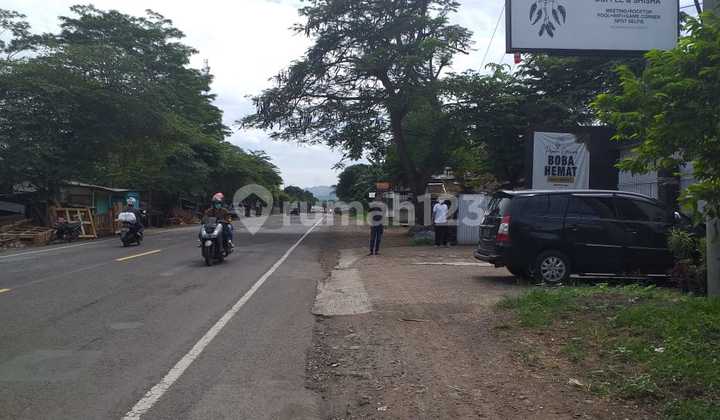 Ruko di Bandung Barat, Ada Kolam Renang, 3 Lantai 8