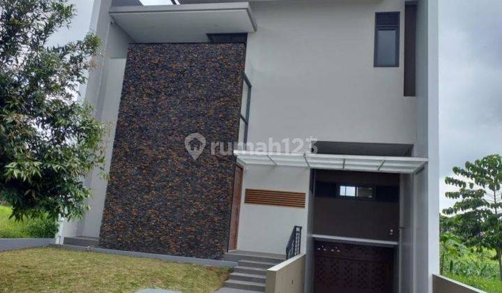 Rumah Di Kota Baru Parahyangan, Dekat Danau Tatar Kumalasinta 1