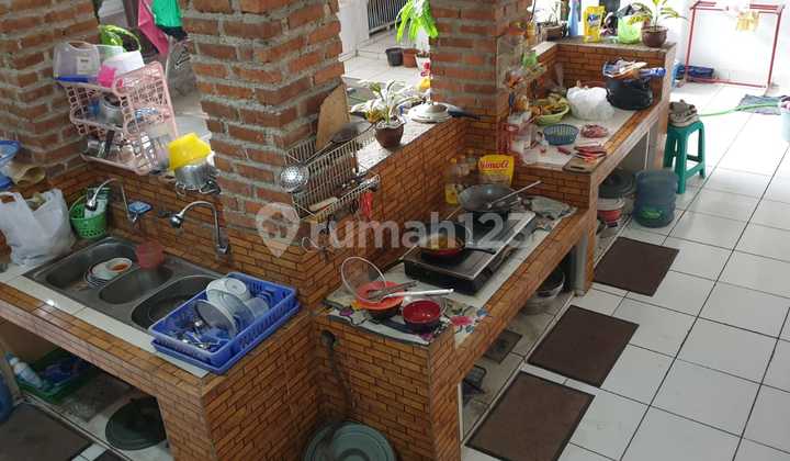 House in the Center of Cimahi City, Antique 2 Fronts, Spacious and Strategic House in the Center of Cimahi City, Antique 2 Fronts, Spacious and Strategic