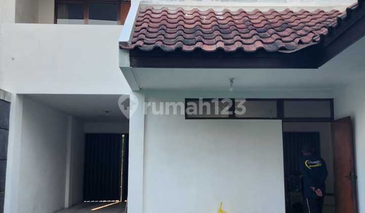 Shophouse in Batununggal Bandung, 3 Floors, Good Strategic Location Ready to Use. Shophouse in Batununggal Bandung, 3 Floors, Good Strategic Location Ready to Use.