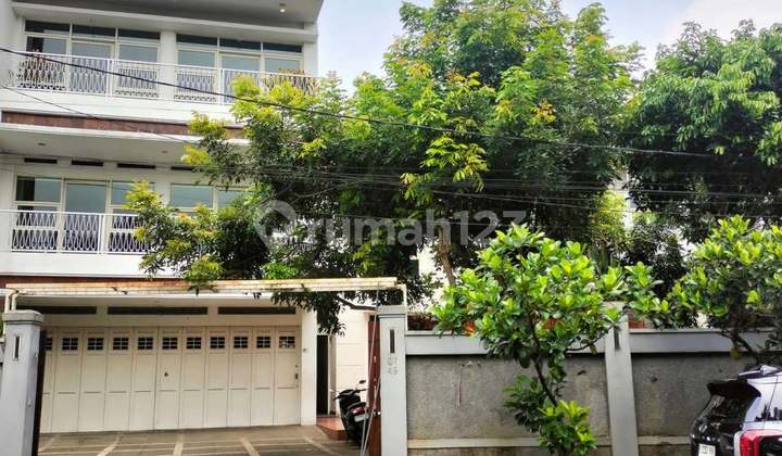 Rumah di Nusa Hijau Cimahi, Sangat Mewah Ada Kolam Renangnya