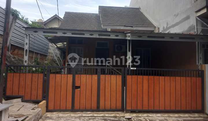 Rumah 1½ Lantai, Hadap Selatan, 107 M² Komplek Depok Maharaja #