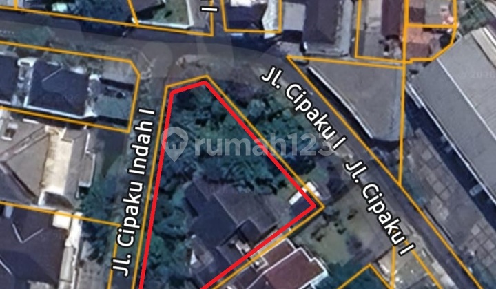 Charming house + pavilion 1550 m², backyard on Jl. Cipaku I, Setiabudi 2