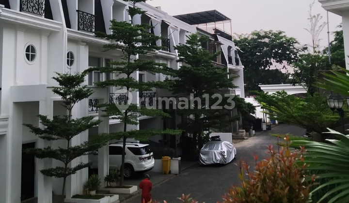 Modern town house in Madja Residence, Meruya 2