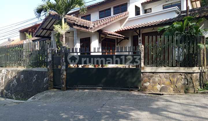 Rumah Terawat 284 M² View Selatan, Lingkuran Asri Awiligar Raya 1