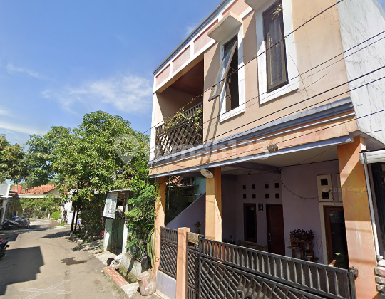 Rumah tingkat di blok A, view timur, Perum. Taman Cileunyi #