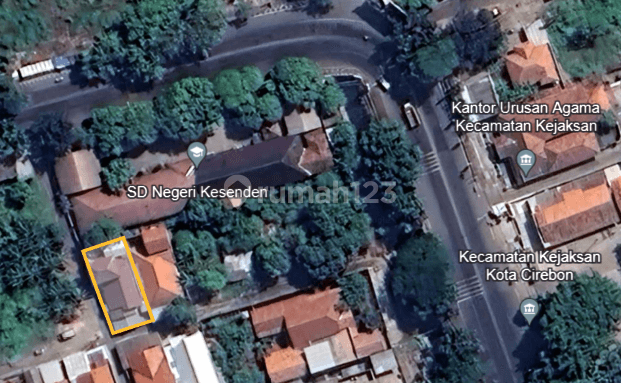 Rumah Nyaman Tingkat Hook 206 m² Sayap Diponegoro Jl. Cempaka 2