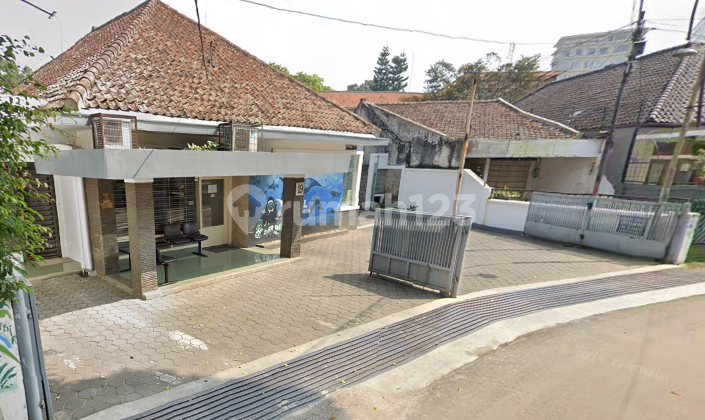Well-maintained house with 734 m² SHM, business concept, east view, near Cihapit. 1