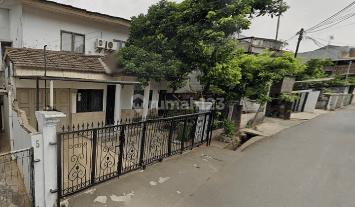 Rumah dekat Monumen Pancasila Sakti di Jl Cengkeh, Lubang Buaya 1