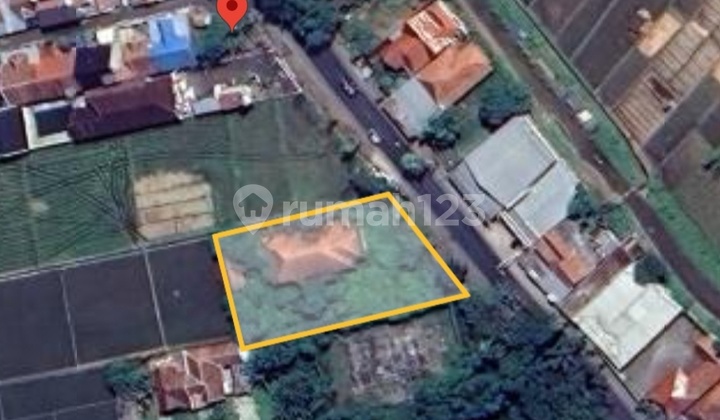 Old House, Land Area 1600 M², Next to Village Office, Kadipaten. Old House, Land Area 1600 M², Next to Village Office, Kadipaten.