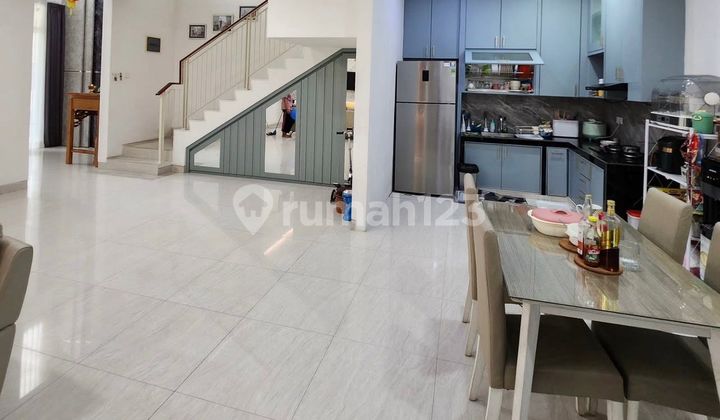 Rumah 2 Lantai Dekat Club House Di Grand Pakuwon 2