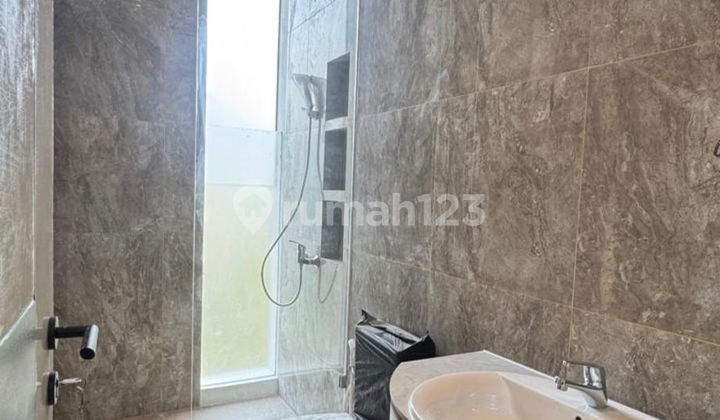 Rumah 2 Lantai Mewah di Woodland Citraland