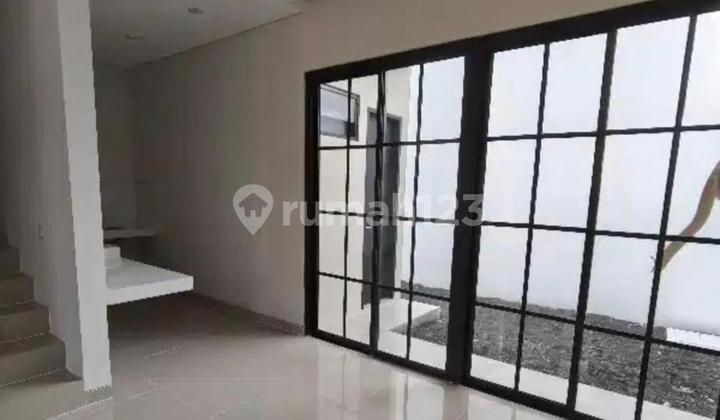 LEBIH MURAH dari Developer Rumah WHITE HOUSE di Dian Istana