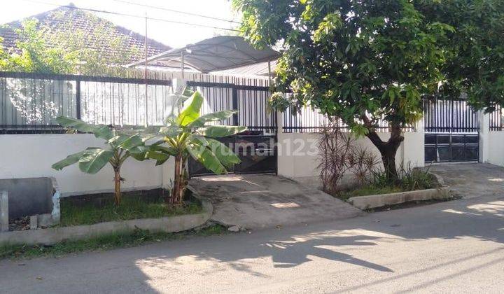 Dijual Rumah Hitung Tanah Sangat Luas di Kendangsari 1