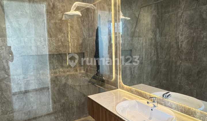 New Freshly Built Spacious House for Sale in Citraland Woodland