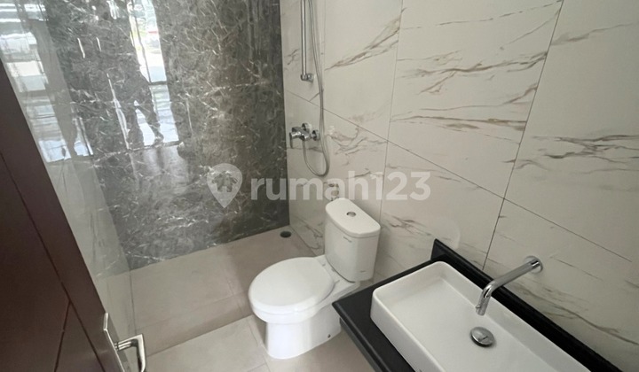 New Gress Minimalist Luxury 2 Floors in Woodland Citraland Empty 2