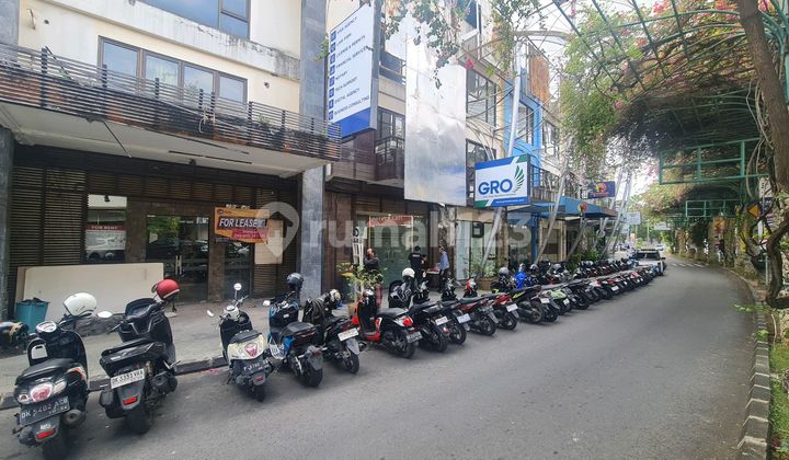 Ruko Lebar 7 Meter Dengan Rooftop Di Kuta