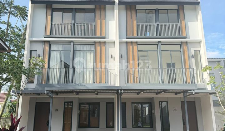 Rumah Cantik Cluster Malibu Village 3 Lantai Semi Furnished Paramount Gading Serpong