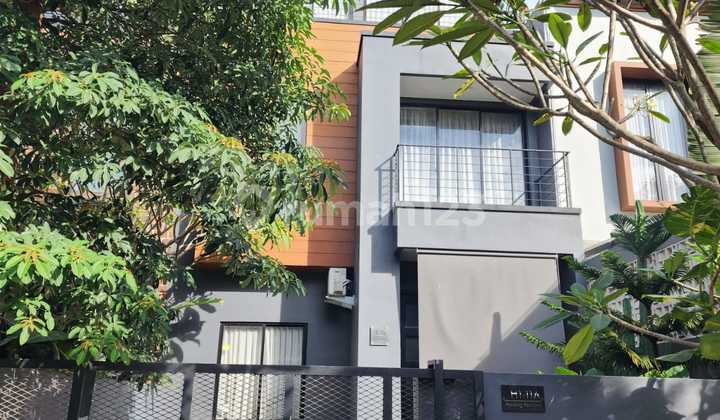 For Sale. Quick Sale Luxury House Kencana Loka Fully Furnished BSD City. 2