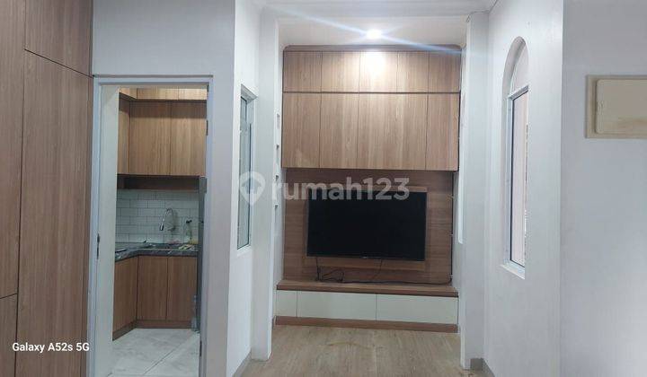 Disewakan Rumah Cantik 2 Lantai Furnited Dan Interior Di Gading Serpong  2