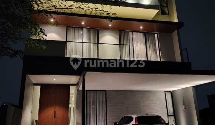 Rumah Mewah Full Furnished 3 Lantai Green Lake City Tangerang Dekat Ke Jakbar