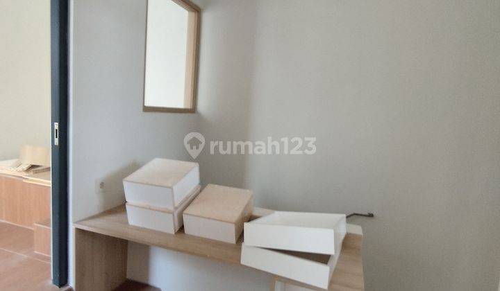 Rumah Cantik Full Furnished 2 Lantai Di Bsd City  9