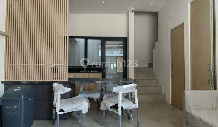 Rumah Cantik Full Furnished 2 Lantai Di Bsd City  5