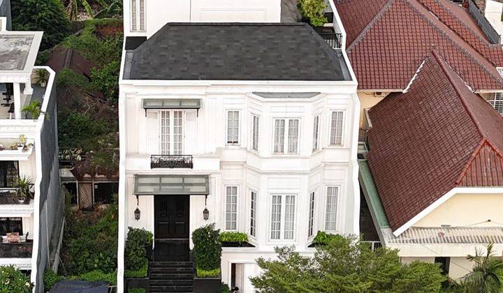 Rumah Menteng Classic Murah 3 Lantai 1