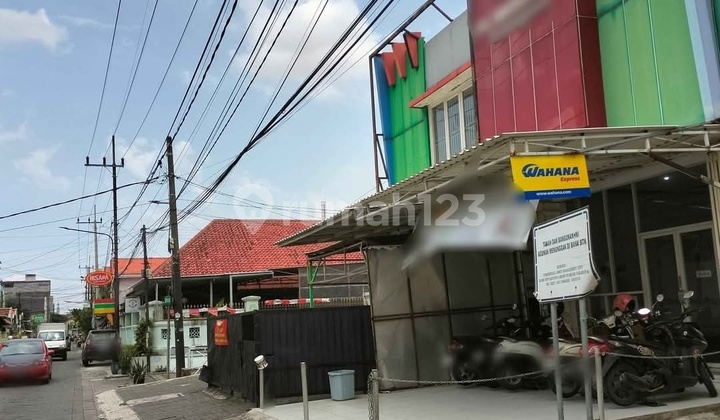 For Sale: Ketintang Surabaya Shop House, Well-Maintained, Move-In Ready 2