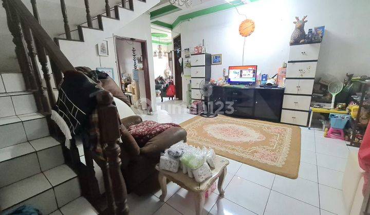 Dijual rumah rapi siap huni di Taman Meruya Ilir 1