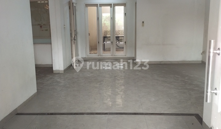 Cheap Sale 2.5 Story House in Daan Mogot Baru, West Jakarta 2