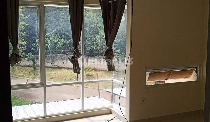 kamar tidur rumah rapi siap huni di
