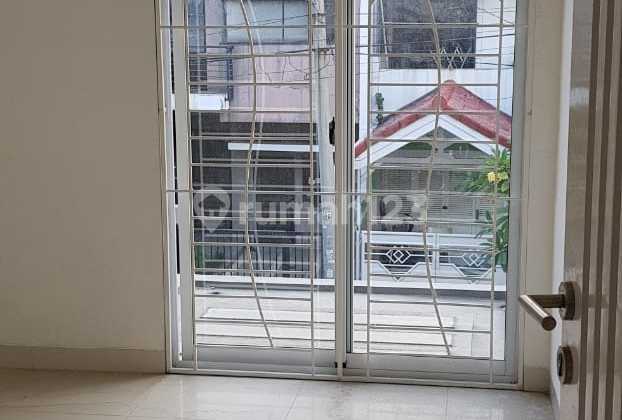 Rumah Rapi Siap Huni Di Taman Semanan Indah Rumah Rapi Siap Huni Di Taman Semanan Indah