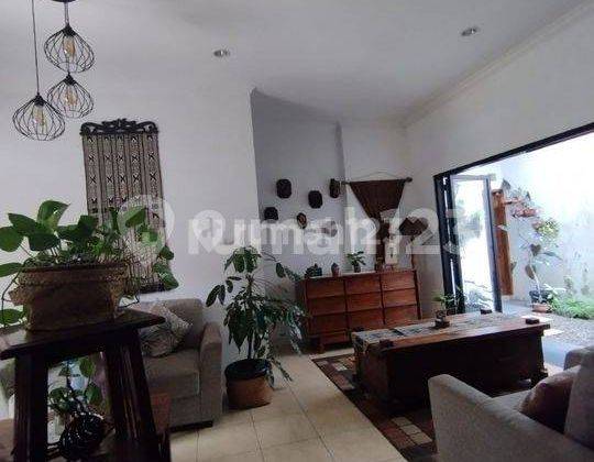 Rumah 2 Lantai Bagus SHM di Batununggal Indah, Bandung 2