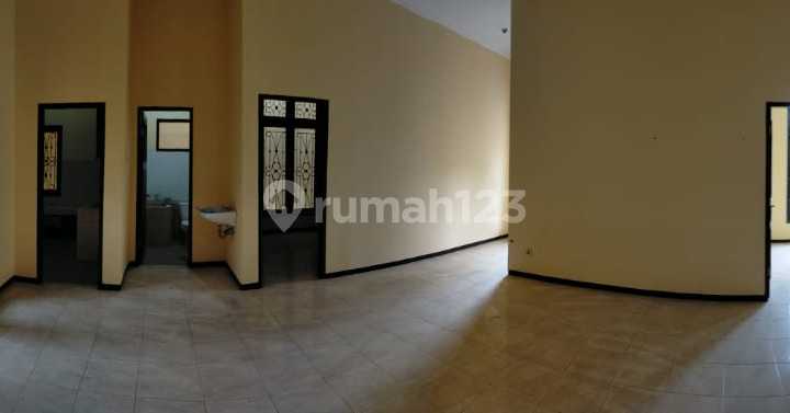 For Rent Palm Spring Regency House Jambangan Surabaya 12x20 3 Bedrooms+1 Ready to Live In Affordable