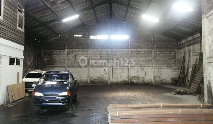 LOKASI JALAN RAYA AKSES TRUK BESAR Gudang Siap Pakai Barata Jaya Surabaya 2