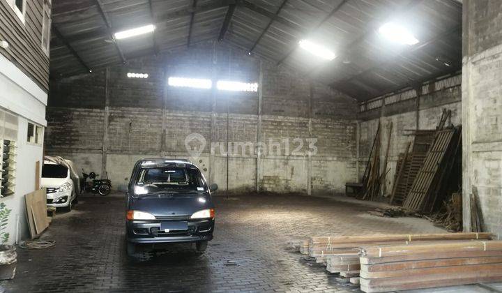 LOKASI JALAN RAYA AKSES TRUK BESAR Gudang Siap Pakai Barata Jaya Surabaya 3