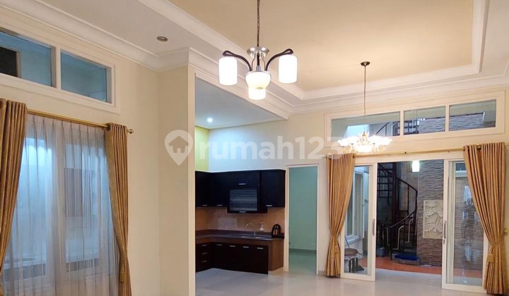 Jarang Ada - Posisi Jalan Boulevard Paling Strategis Rumah Siap Huni Central Park A. Yani Surabaya 2