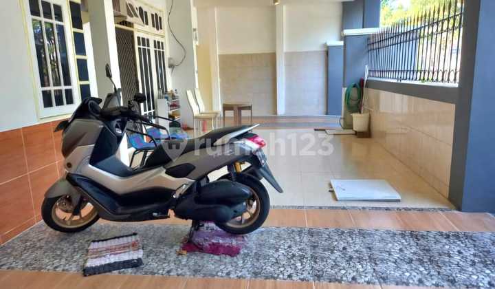 Strategic, Twin Road Row 2 Cars New House Renov 2024 Wonorejo Permai South 2