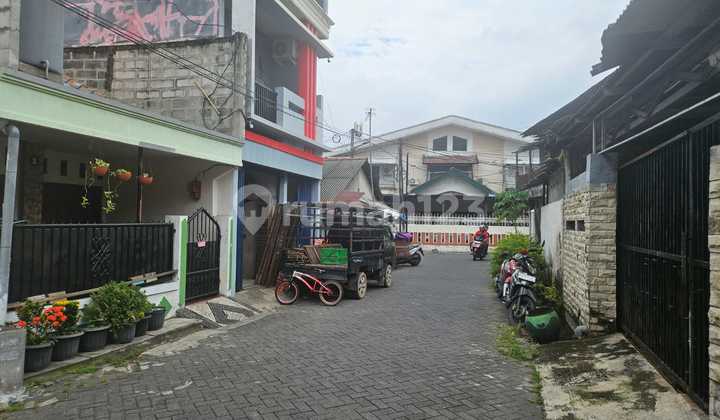 READY TO BE YOUR MONEY MACHINE Active Boarding House in Tenggilis, East Surabaya, 11KT Fully Occupied with Main House, Income 80 Million/Year READY TO BE YOUR MONEY MACHINE Active Boarding House in Tenggilis, East Surabaya, 11KT Fully Occupied with Main House, Income 80 Million/Year