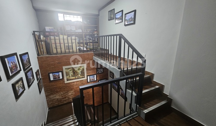 Suitable for Office Home in Gayungsari West Surabaya 7x25 with SHM, Workshop at the Back, Flash Sale.