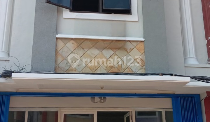 New Renovation - Ready to Earn Immediately! Rent a 2-Story Shop House in Tropodo, Waru - Sidoarjo