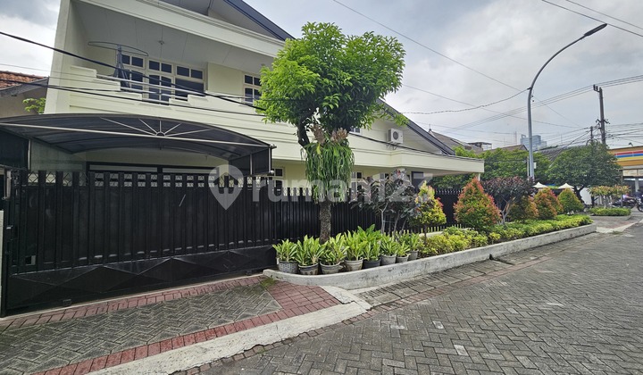 DEKAT POLDA, RS. BHAYANGKARA, KEJAKSAAN, PJB PLN DLL Rumah Ketintang Surabaya 14x25 Terawat  Furnished SHM Best Price