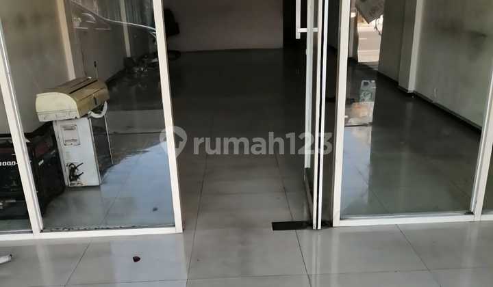 JUST SUPER CHEAP Katamso Brigjen 3-Story Shop House in Waru Sidoarjo with SHM, Facing Main Road, Suitable for Offices, Banks, BPR, Leasing, etc. JUST SUPER CHEAP Katamso Brigjen 3-Story Shop House in Waru Sidoarjo with SHM, Facing Main Road, Suitable for Offices, Banks, BPR, Leasing, etc.